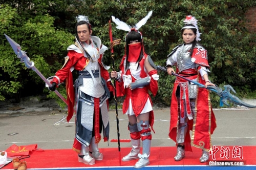 “Cosplay”美女云集西安交大櫻花節(jié) “Cosplay”美女云集西安交大櫻花節(jié)