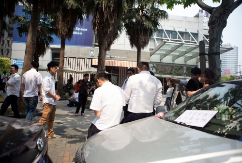 上海專車司機圍堵總部 上海專車司機圍堵總部