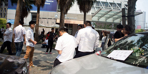 上海專車司機圍堵總部 上海專車司機圍堵總部