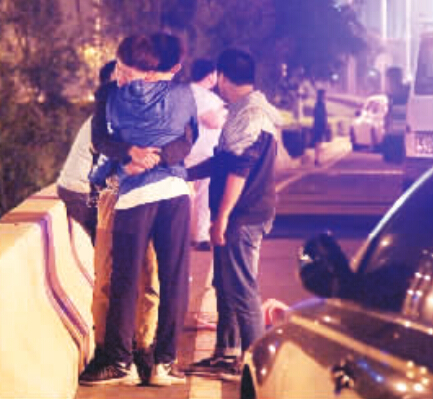 大學(xué)生騎電動(dòng)車飆車 100邁追尾身亡