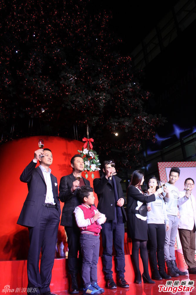 李亞鵬、郭濤父子相活動