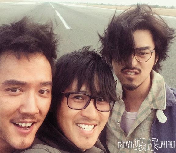 工地生活三人行。