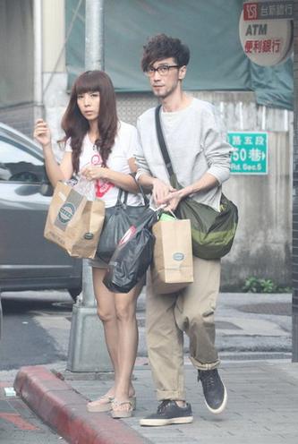 周傳雄與妻子 周傳雄與妻子