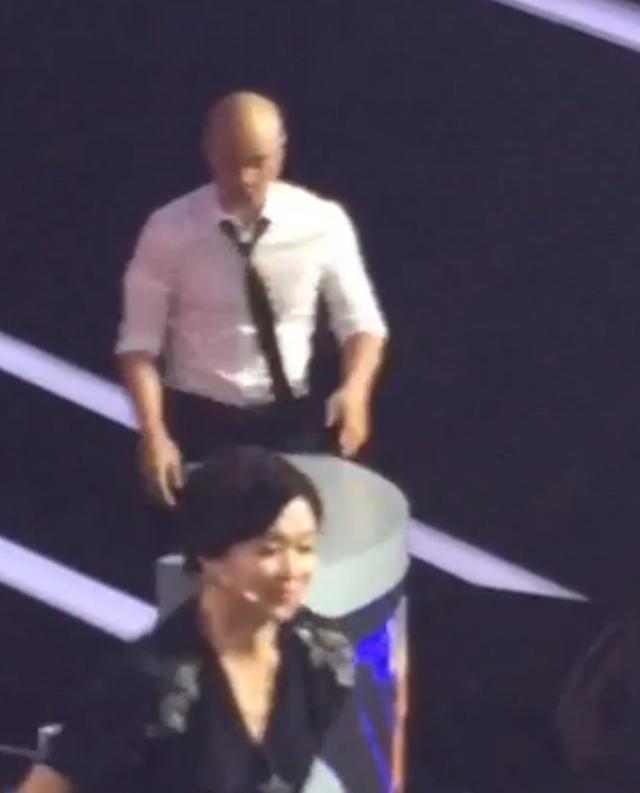 樂(lè)嘉回應(yīng)錄節(jié)目耍酒瘋 稱“問(wèn)心無(wú)愧” 樂(lè)嘉回應(yīng)錄節(jié)目耍酒瘋 稱“問(wèn)心無(wú)愧”