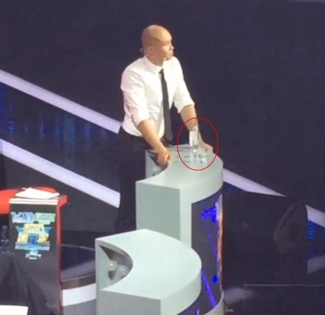 樂(lè)嘉回應(yīng)錄節(jié)目耍酒瘋 稱“問(wèn)心無(wú)愧” 樂(lè)嘉回應(yīng)錄節(jié)目耍酒瘋 稱“問(wèn)心無(wú)愧”