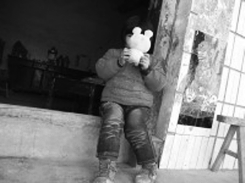 對(duì)自己的怪病，依依懵然無知。