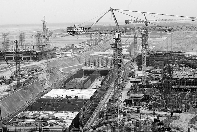 鄭州新鄭國際機(jī)場(chǎng)二期工程建設(shè)如火如荼。資料圖片