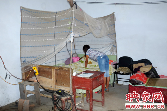 王書佳的環(huán)境及其簡(jiǎn)陋。