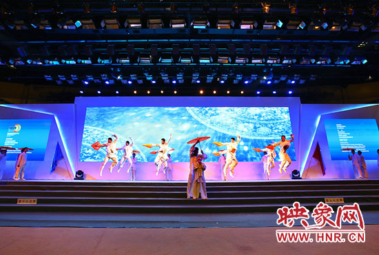 現(xiàn)場表演。