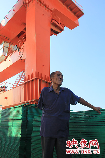 2014年7月31日，淅川縣九重鎮(zhèn)陶岔村獨臂護水員李進群在淅川渠首。