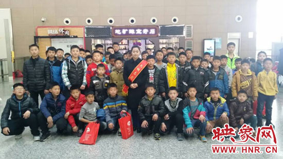 在沒有家長的陪同下，這些孩子將獨自踏上回家的路。