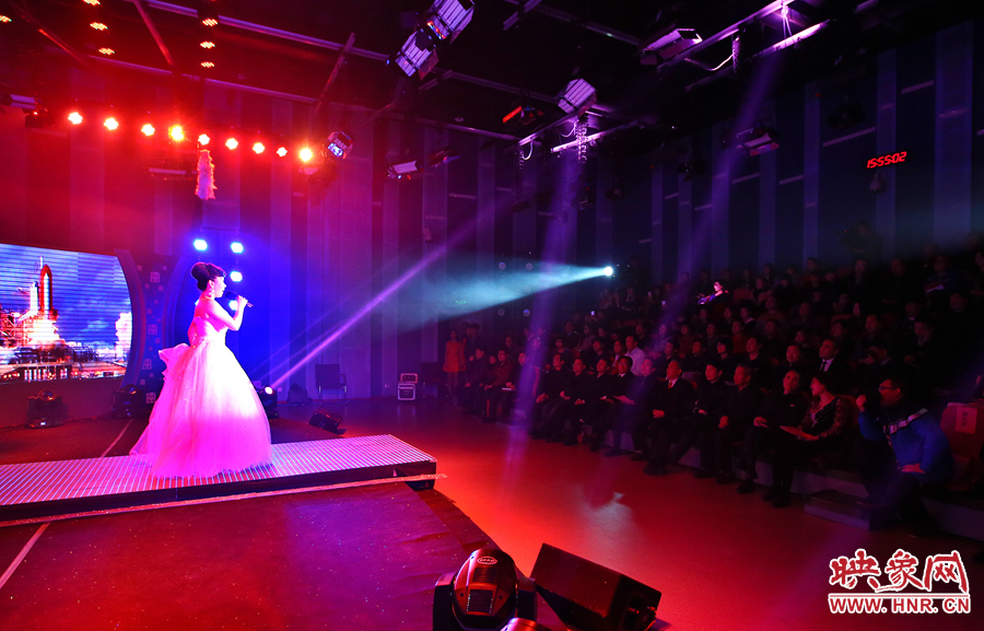 詩歌朗誦會現(xiàn)場。