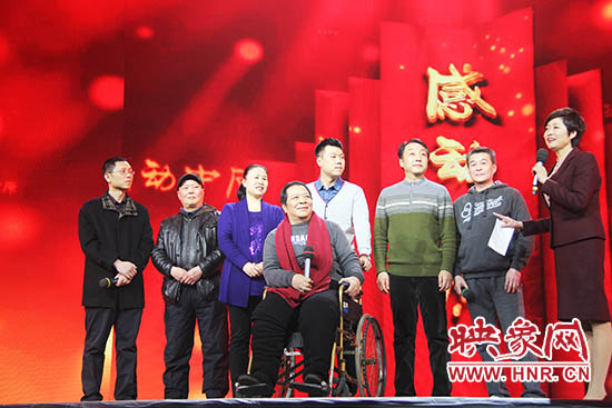 接力照顧高位截癱患者高新海的“隴海大院”愛心集體鄰居們。