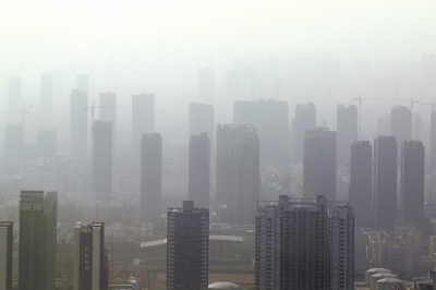 霧霾治理，任重道遠。記者 洪波攝