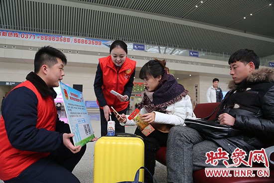 邀請旅客掃二維碼參加活動。