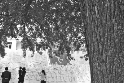 信陽(yáng)市羅山縣何家沖村，當(dāng)年紅二十五軍從這里出發(fā)。記者李文波攝影