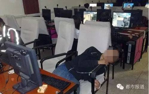 悲劇！15歲男孩上網(wǎng)5小時后猝死，事發(fā)鄭州 | 這些原因可能導(dǎo)致上網(wǎng)猝死，戳...