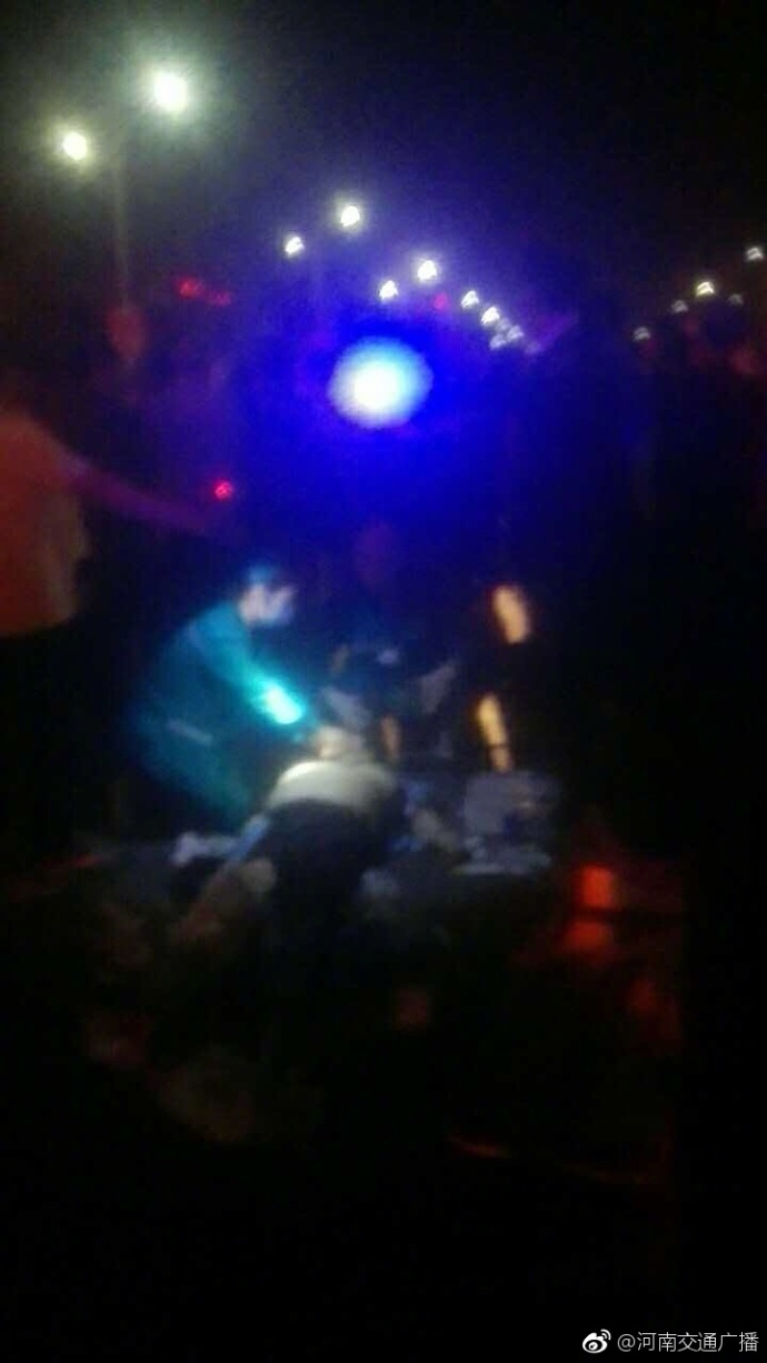 電動(dòng)車被面包車撞飛十幾米 騎車女子當(dāng)場(chǎng)死亡 電動(dòng)車被面包車撞飛十幾米 騎車女子當(dāng)場(chǎng)死亡