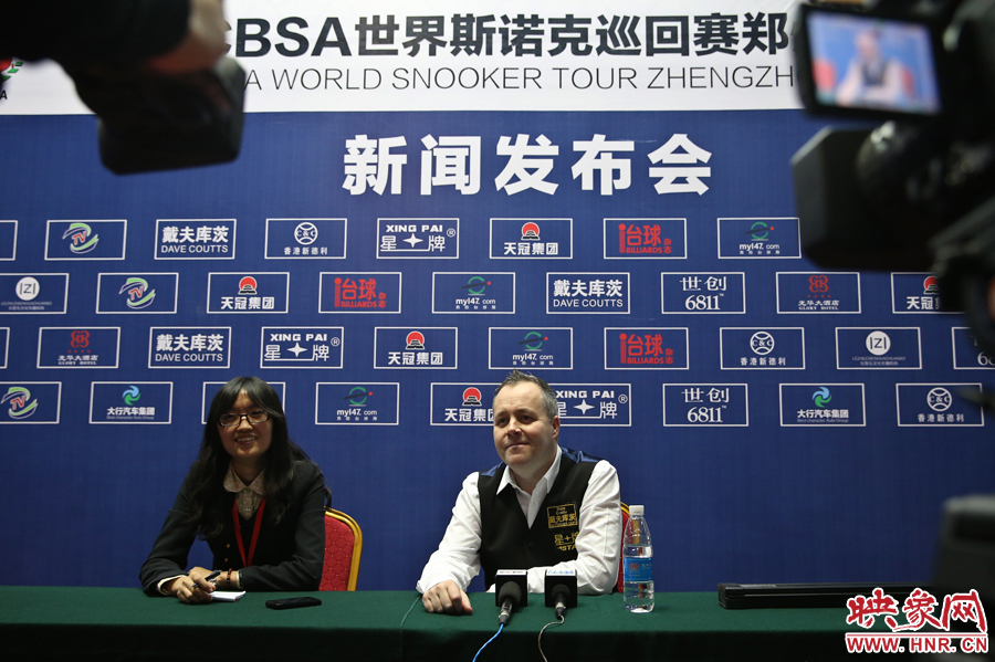 賽后希金斯參加新聞發(fā)布會，接受映象網(wǎng)記者提問