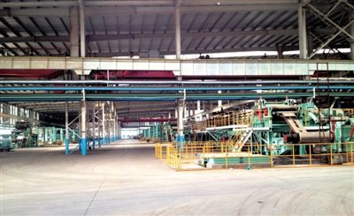 12月4日，三峽全通一個閑置的車間內(nèi)，落滿厚厚的塵土。