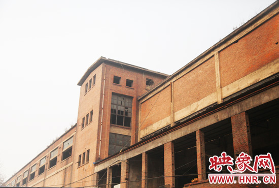 廢舊的廠房，充滿滄桑感