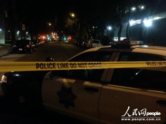 縱火案件發(fā)生在1月1日晚9時(shí)25分，舊金山當(dāng)?shù)鼐胶拖绬T幾分鐘內(nèi)趕到事故現(xiàn)場，并迅速撲滅了火情。記者1日晚趕到現(xiàn)場時(shí)，領(lǐng)館正門所在區(qū)域已經(jīng)被警察封鎖。