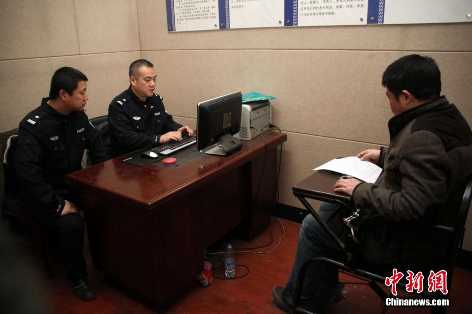 圖為突審犯罪嫌疑人（資料圖片）。