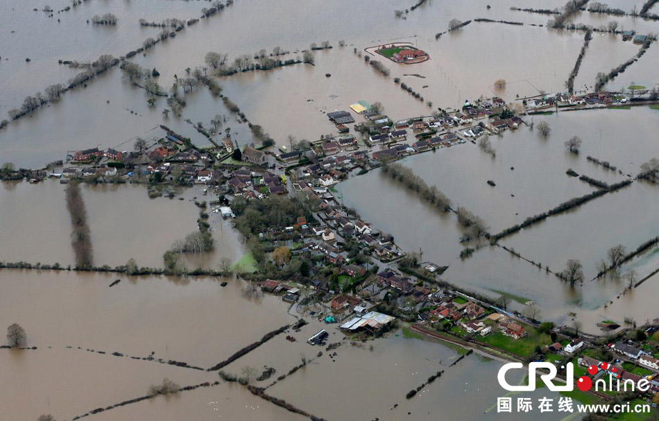 航拍英國薩默塞特郡遭洪水襲擊區(qū)域