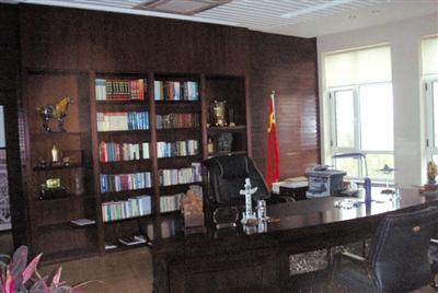 遼寧大學(xué)黨委書記被曝光的辦公室。 網(wǎng)絡(luò)截圖