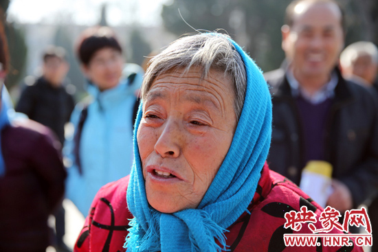 趙玉花老人講述焦裕祿的故事。