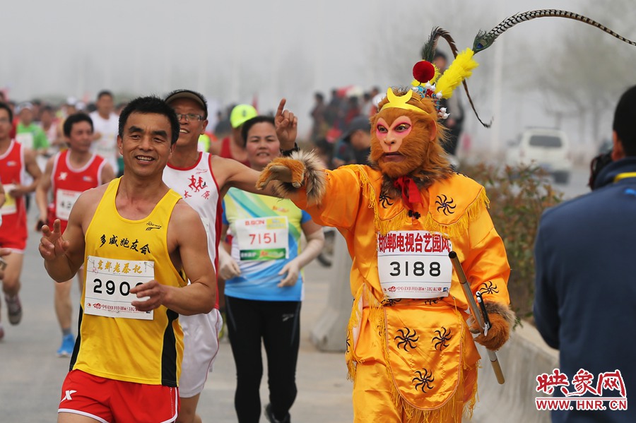 “大圣”不翻跟斗改長(zhǎng)跑了。