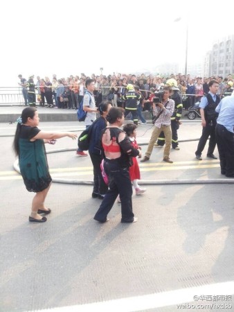 四川宜賓一公交車(chē)發(fā)生爆燃 醫(yī)生稱30多人受傷