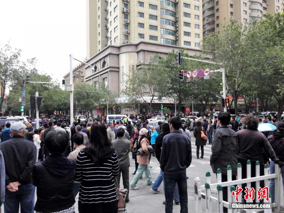 自治區(qū)和烏魯木齊市有關(guān)部門迅速處置，傷員已全部送往醫(yī)院救治。