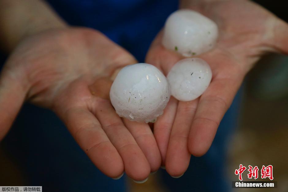 美國(guó)中西部遭冰雹襲擊