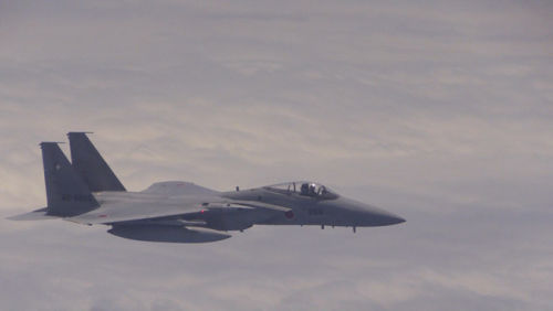 近距離跟蹤我圖-154飛機(jī)的日自衛(wèi)隊(duì)F-15戰(zhàn)斗機(jī) 近距離跟蹤我圖-154飛機(jī)的日自衛(wèi)隊(duì)F-15戰(zhàn)斗機(jī)
