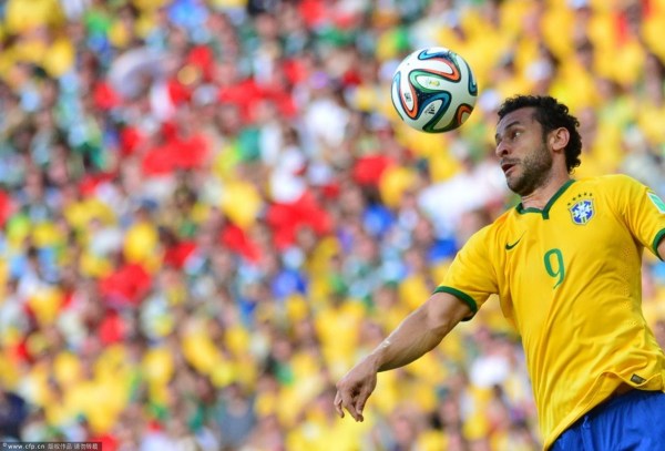 弗雷德頭球攻門(mén) 弗雷德頭球攻門(mén)