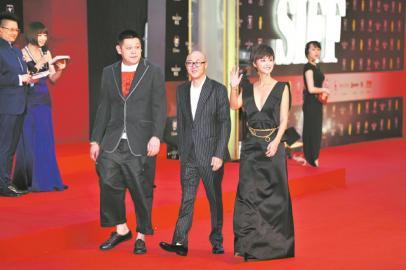 　　《勝利》劇組走紅毯，只可惜黃海波未能參加。