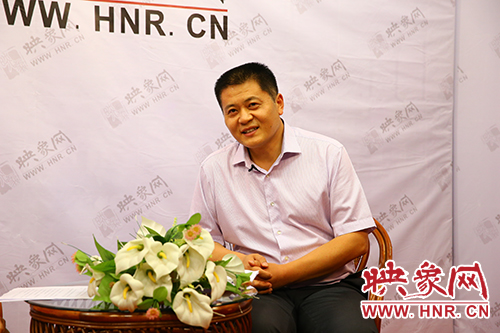 鄭州大學(xué)招生辦副主任楊根順做客映象網(wǎng)“名校面對(duì)面”系列視頻訪談 鄭州大學(xué)招生辦副主任楊根順做客映象網(wǎng)“名校面對(duì)面”系列視頻訪談