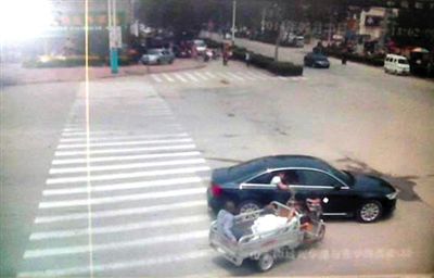 23日中午，陳母被突然噴毒。新京報記者 王瑞鋒 攝