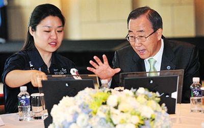 2008年7月，聯(lián)合國秘書長回到韓國時，特意會見李炤燕。