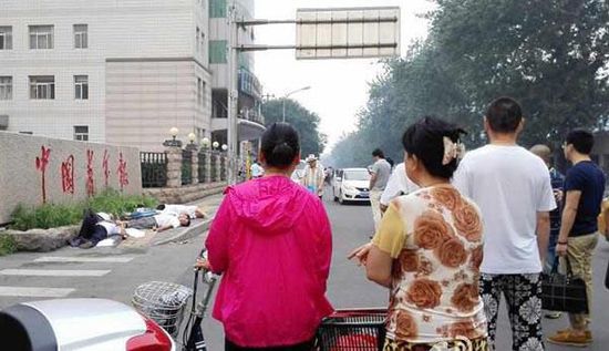 陳建國(guó)看來(lái)，那7個(gè)鄉(xiāng)親會(huì)選擇喝農(nóng)藥，他并不意外。