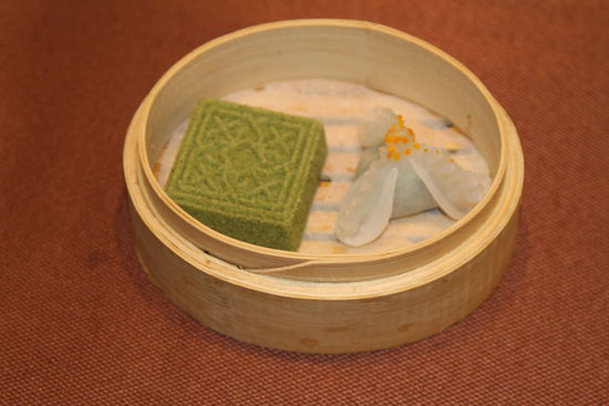 金陵茶香方糕和狀元餃。 花惠生 供圖