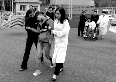 朝陽公園開展大型游樂設(shè)施應(yīng)急演練。