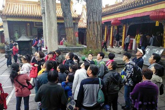 黃金周多個(gè)景區(qū)遇冷：黃山五臺山游客同比降3成