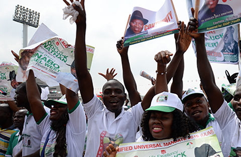 11日，喬納森總統(tǒng)的支持者在集會(huì)現(xiàn)場(chǎng)。