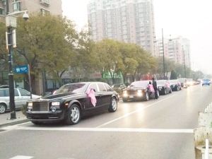 豪華婚禮車隊。(網(wǎng)友供圖)