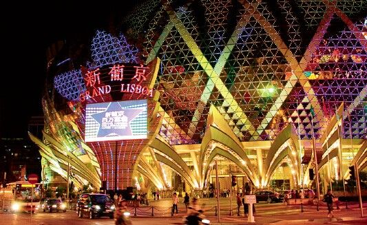 　澳門賭場貴賓廳的冷清，在許多人看來，是當(dāng)?shù)亟?jīng)濟轉(zhuǎn)型的好機會。