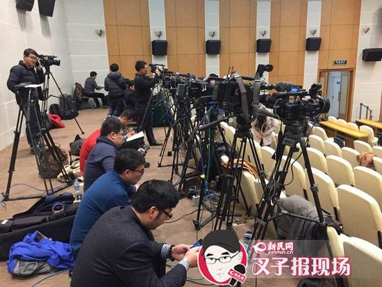 圖說(shuō)：大量媒體聚焦在發(fā)布會(huì)現(xiàn)場(chǎng)。新民晚報(bào)新民網(wǎng)
