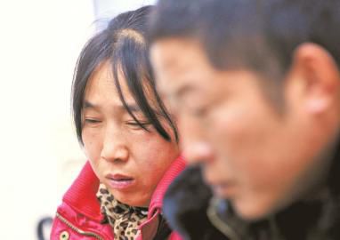 找不到女兒，小王的父母?jìng)碾y過。