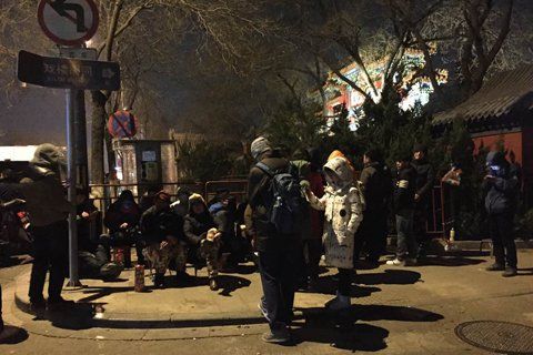 雍和宮外排隊(duì)的人。新京報(bào)記者 李相蓉 攝